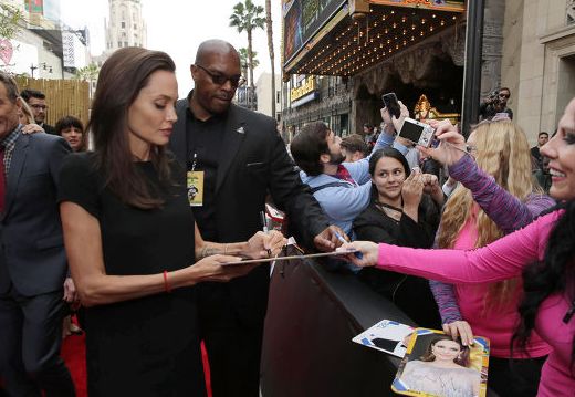 Do famous people have any contact with their fans. screenhollywood.com