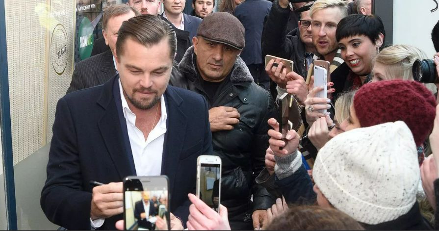 Leonardo de Caprio in a crowd of fans
