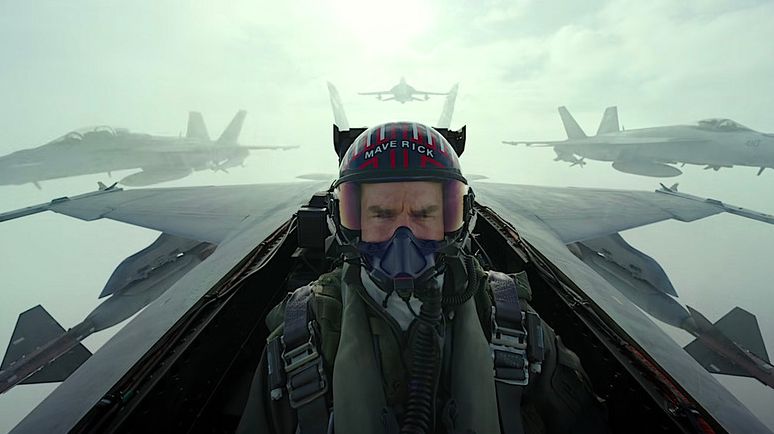 Tom Cruise in Fighter Plane